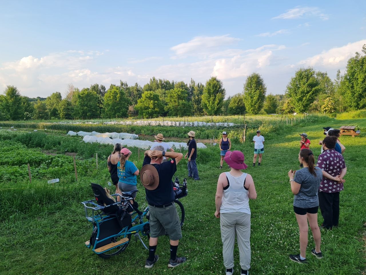 Bénévoles au travail à la Ferme Moore